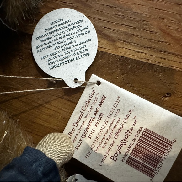 Boyds Bears 91009 Sally Quignappel with Annie Rag Doll - Picture 5 of 11